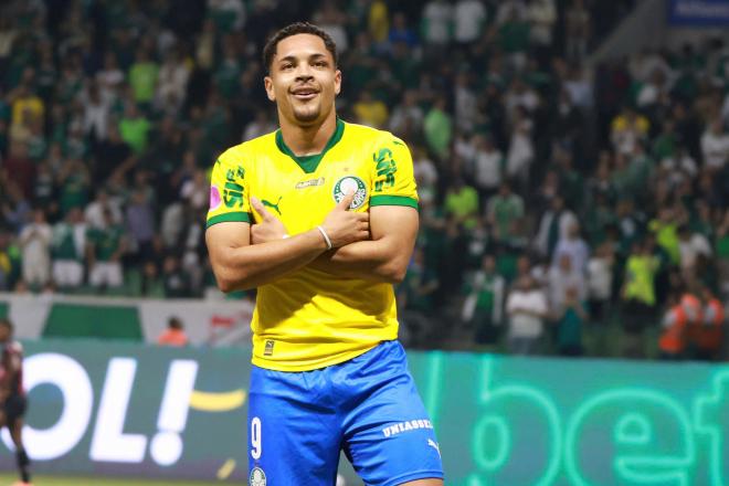 Vitor Roque, celebrando un tanto reciente (Foto: Cordon Press).
