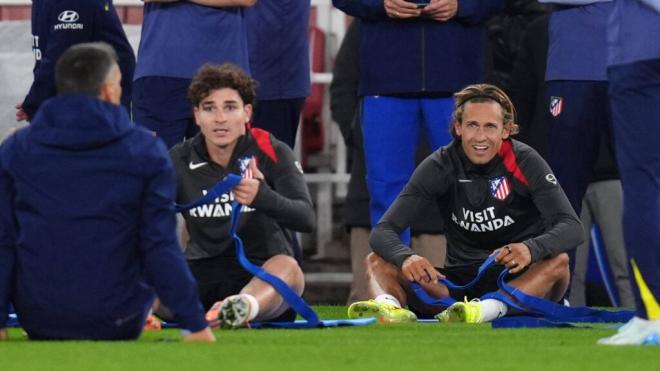 Julián Alvarez y Marcos Llorente entrenan en el Emirates (Cordon Press)