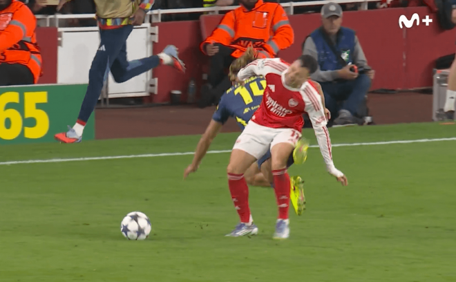La acción entre Martinelli y Marcos Llorente.