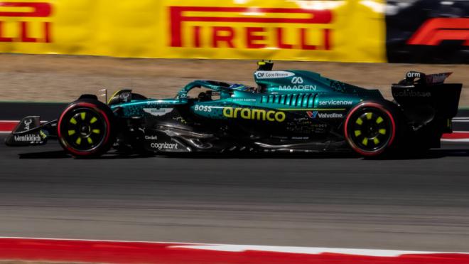Fernando Alonso con el AMR25 en el COTA (Cordon Press)