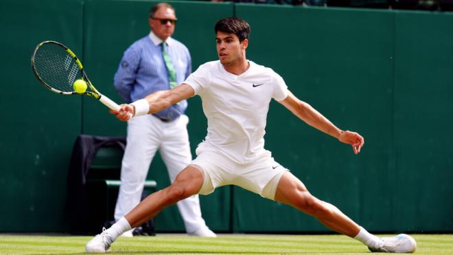 Alcaraz, en Wimbledon (Foto: Cordon Press)