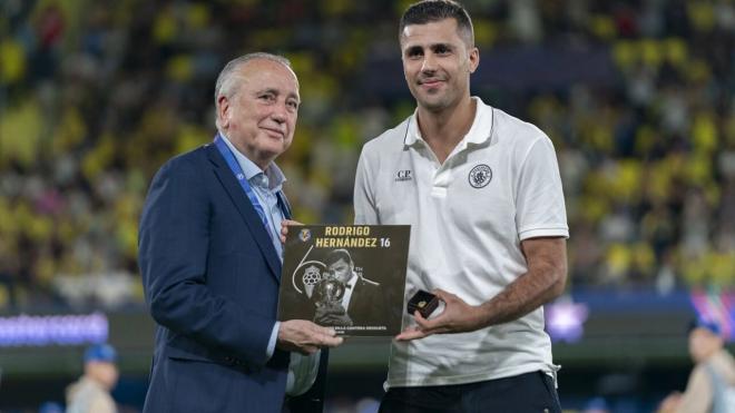 Homenaje a Rodri Hernández en La Cerámica (Foto: Villarreal CF).