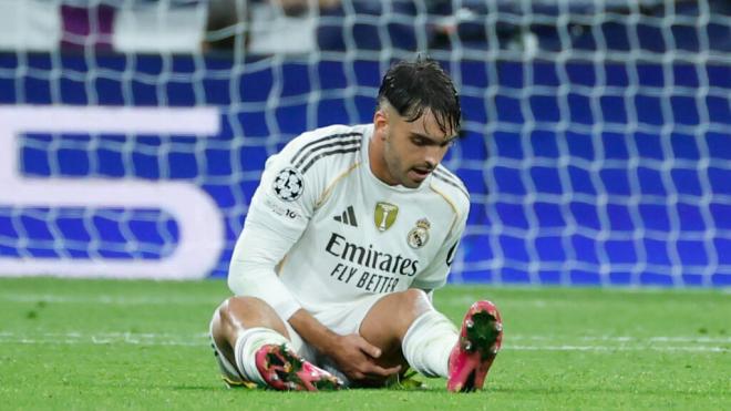 Raúl Asencio, dolorido ante la Juventus (Fuente: EFE)