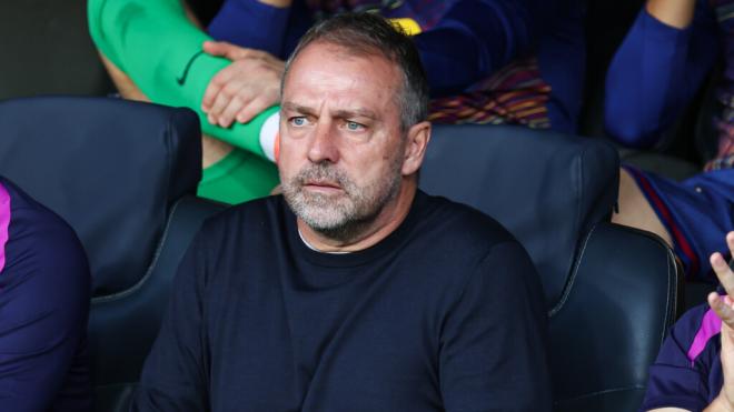 Hansi Flick en el banquillo del Baraç (Europa Press)
