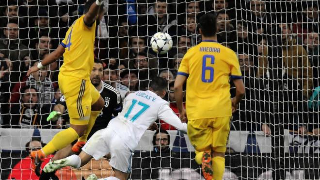 Lucas Vázquez y Benatia en el Real Madrid vs Juventus de 2018 (Cordon Press)
