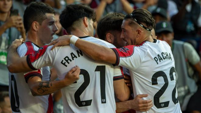 El Rayo celebra un gol en Conference League (Cordon Press)