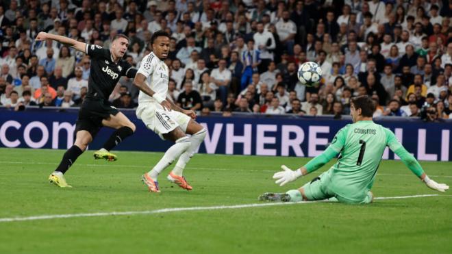 La parada de Courtois con la que salvó al Real Madrid (EFE)
