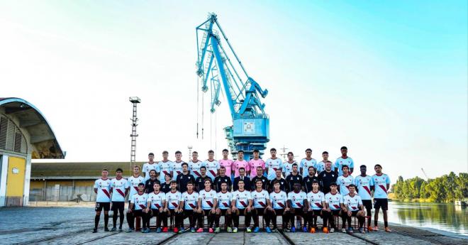 Foto oficial del Sevilla Atlético para la temporada 2025/26 (Foto: SFC).