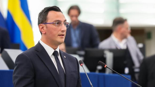 Glenn Micallef en un acto del Consejo Europeo ('X' @GlennMicallef)