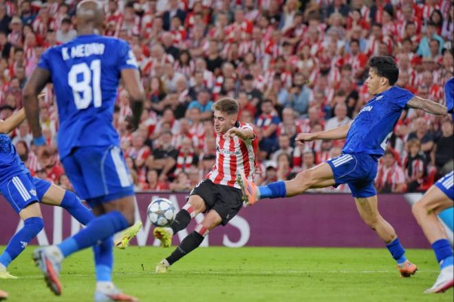Gol de Robert Navarro ante el Qarabag en la Champions League (Foto: Athletic Club).