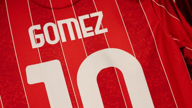 La nueva camiseta del Papu Gómez.