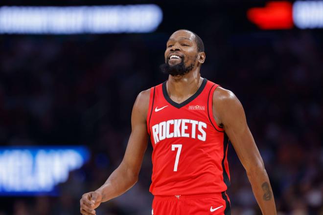 Kevin Durant rie en su debut con los Rockets. Fuente CordonPress.