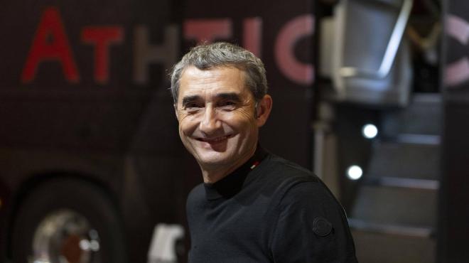 Un sonriente Ernesto Valverde llega a San Mamés para la Champions League (Foto: Athletic Club).