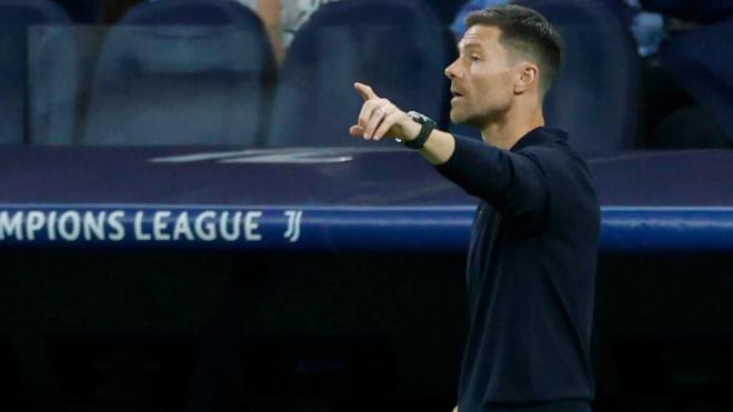 Xabi Alonso en el Santiago Bernabéu (Foto: EFE)