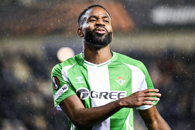 Bakambu lamenta una ocasión ante el Genk (Foto: Cordon Press).