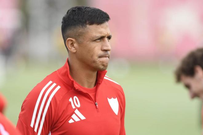Alexis Sánchez, en el entrenamiento de este jueves (Foto: Kiko Hurtado).