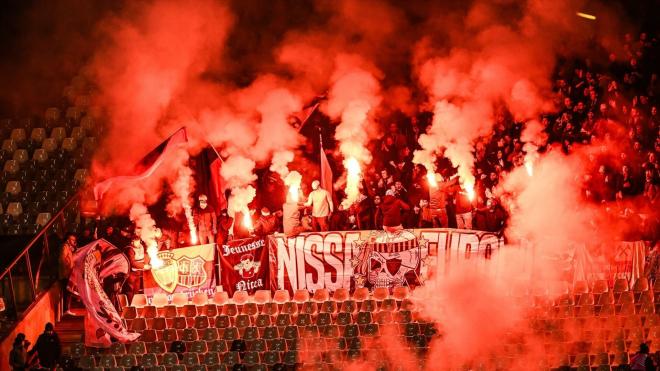 Aficionados del Niza la lían en Bruselas, en un partido de Europa League (Foto: Europa Press).