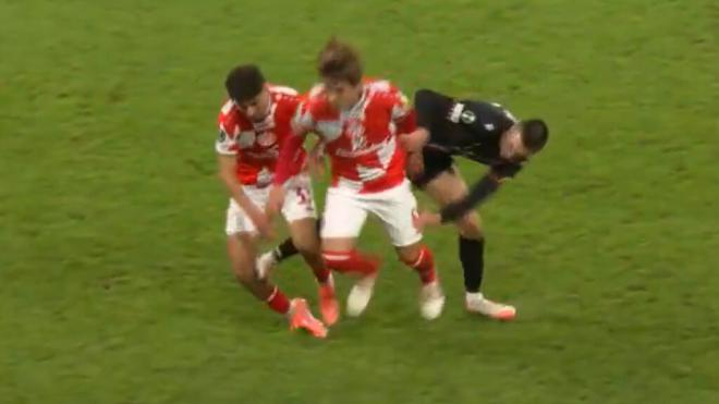 La dura entrada de Savic a Ben Bobzien (Fuente: Movistar+)