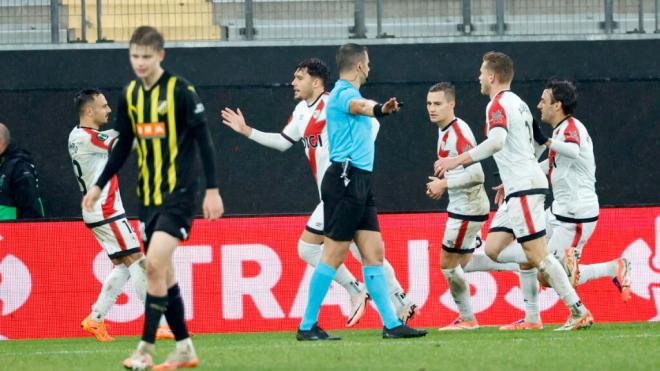 Ratiu celebra el gol del empate del Rayo Vallecano (EFE)