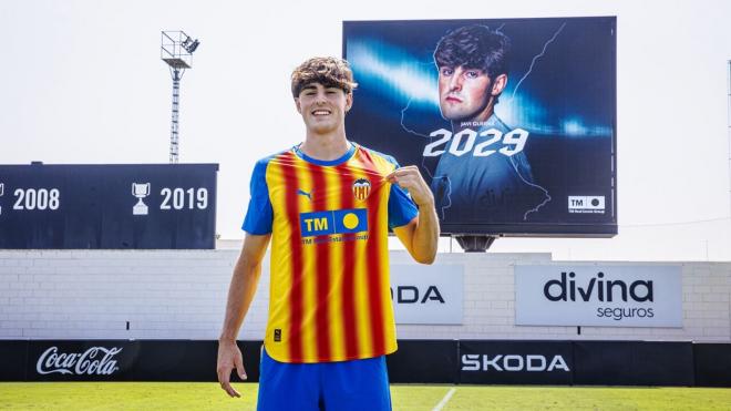Javi Guerra renueva con el Valencia CF (Foto: Valencia CF)