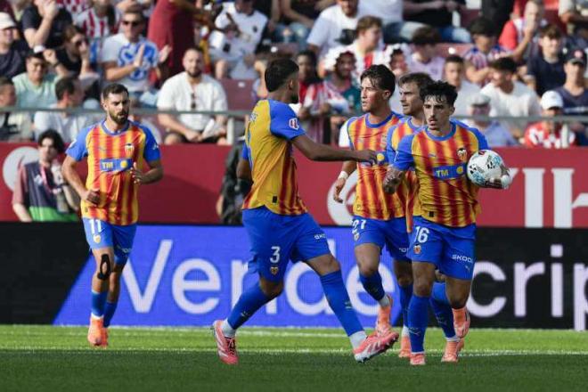 Jugadores con la camiseta de la Senyera en Girona (Foto: EFE)
