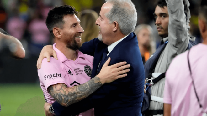 Leo Messi y Jorge Mas se abrazan en Miami (Foto: EFE).