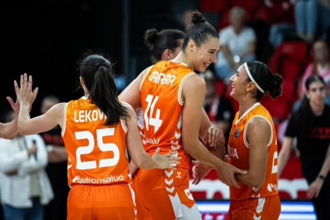 Valencia Basket brilla en su visita al DVTK en Hungría (64-99)