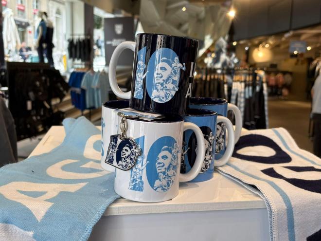 Tazas en homenaje a Iago Aspas (Foto: ElDesmarque).