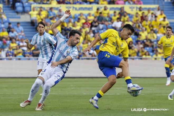 Izan Merino, en un partido del Málaga (FOTO: LALIGA).