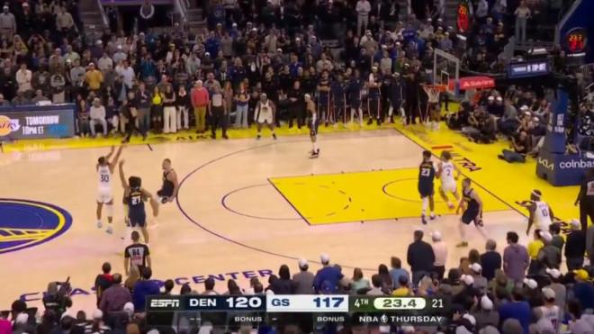 El triple de Stephen Curry para empatar el partido y mandarlo a la prórroga