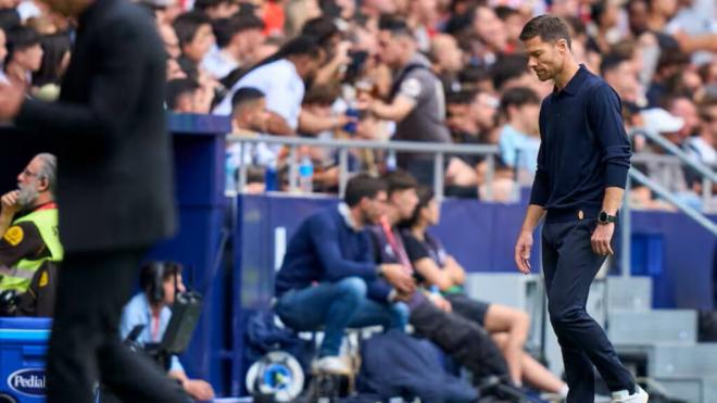 Xabi Alonso en el derbi madrileño (EFE)