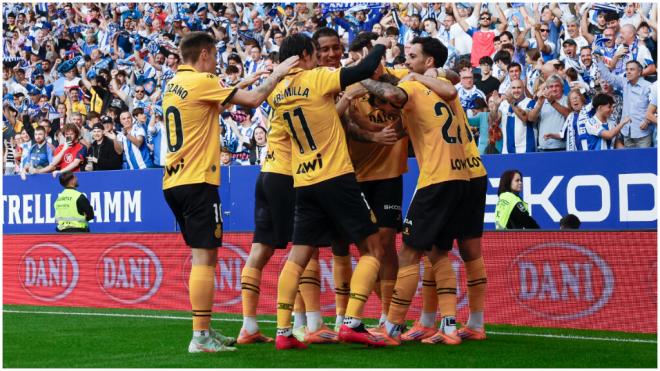 El Espanyol celebra el gol de Carlos Romero ante el Elche. (EFE)