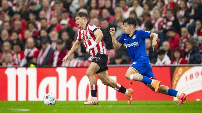 Mikel Jauregizar progresa ante el Getafe en San Mamés (Foto: Athletic Club).