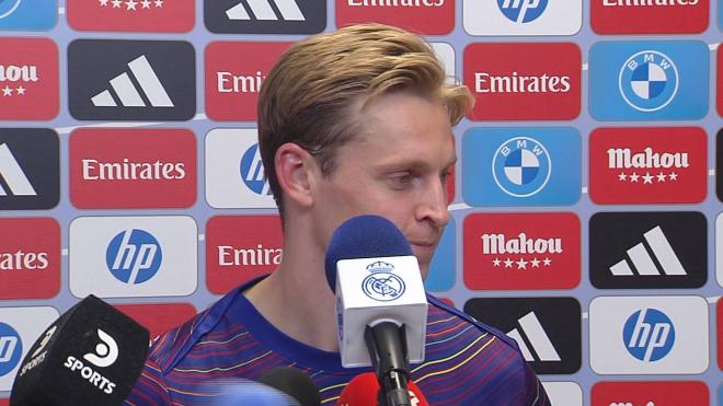 Frenkie de Jong en la zona mixta tras el Clásico