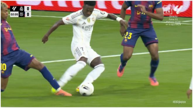 El penalti anulado de Lamine Yamal a Vinicius. (DAZN)