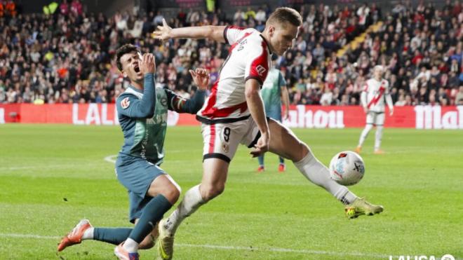 El Rayo - Alavés contó con momentos algo abrutos  (Foto: LALIGA)