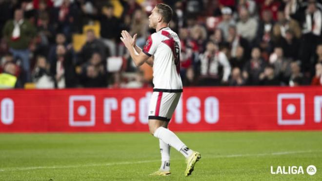 Alemâo regaló el triunfo al Rayo Vallecano sobr el Deportivo Alavés (foto: LALIGA).