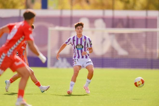 Rulo, ante la SD Sarriana (Foto: Real Valladolid).