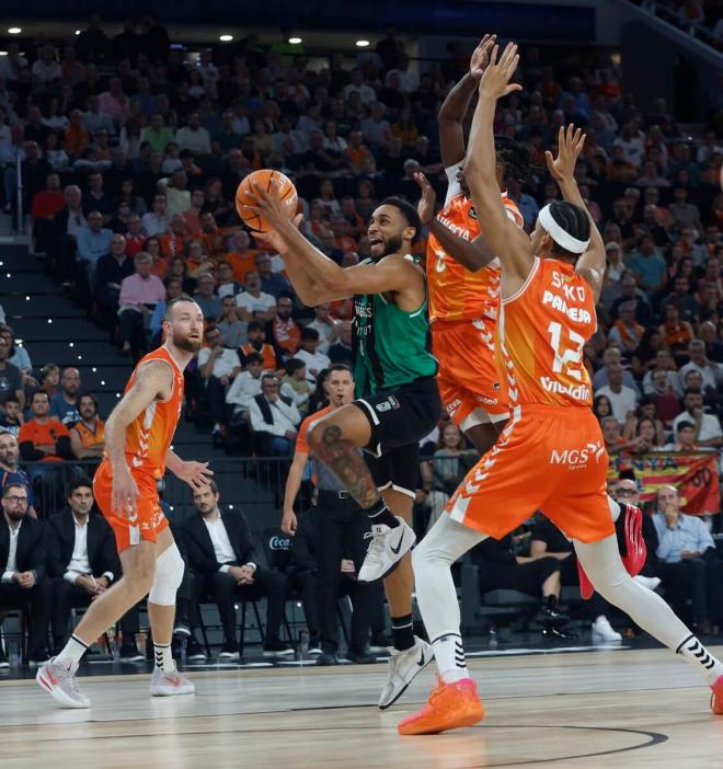 Valencia Basket se lleva el duelo de invictos ante Joventut de Badalona (Foto: Joventut)