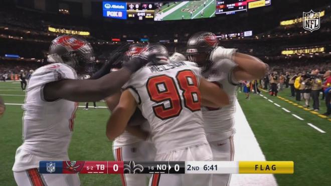 Anthony Nelson, su touchdown desde la defensa y el inicio de una paliza de los Buccaneers a los Sai