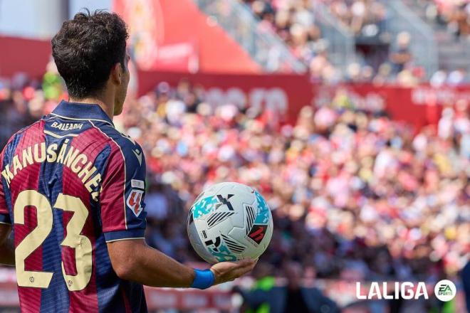 Manu Sánchez, en un partido del Levante (FOTO: LALIGA).
