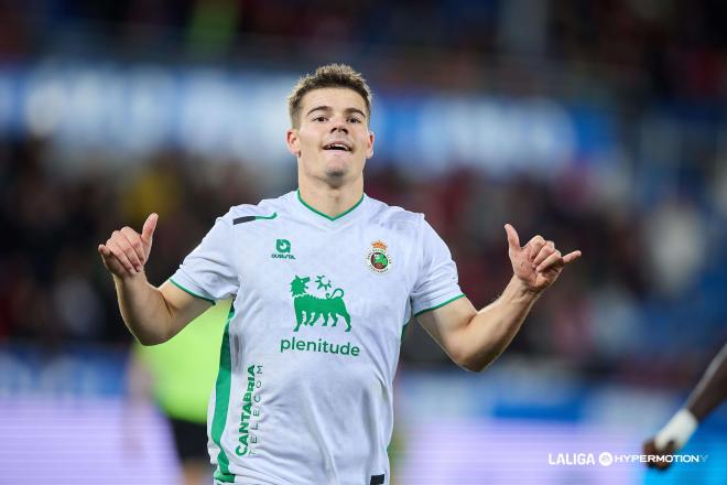 Peio Canales celebra su gol ante el Mirandés. (Foto: LALIGA)