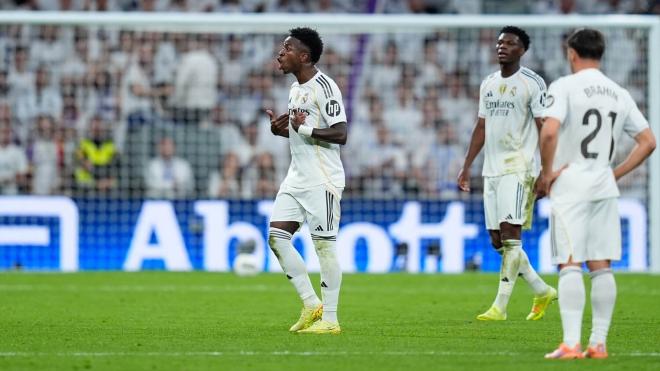 Vinicius Júnior, enfadado al ser sustituido en El Clásico (Foto: Europa Press).