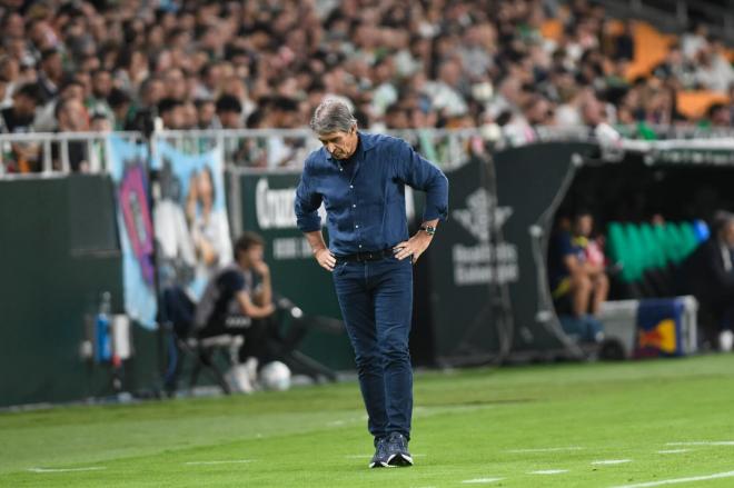 Manuel Pellegrini, ante el Atlético de Madrid (Foto: Kiko Hurtado).