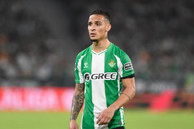 Antony, ante el Atlético de Madrid, podría salir de inicio en el Valenia CF - Real Betis (Foto: Kiko Hurtado).