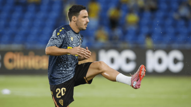 Iza Carcelén, en un calentamiento con el Cádiz (Foto: LaLiga).