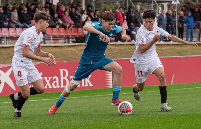 Juan Rodríguez, jugando un derbi de cantera (Foto: RBB).