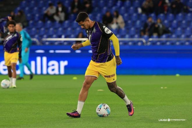 Marcos André calienta en Riazor ante el Dépor.