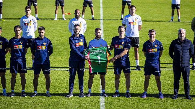 Minuto de silencio José Manuel Ochotorena (Foto: Valencia CF)