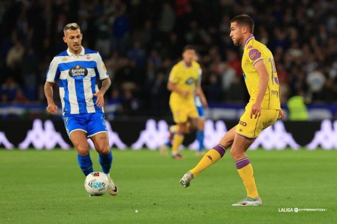 Pablo Tomeo, ante el Dépor en Riazor.